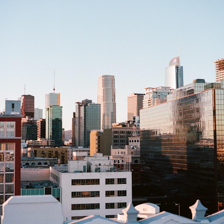 Parents evaluating schools in Netherlands
